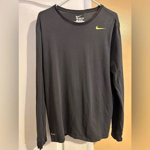 Nike long sleeve men’s shirt. Size LG. Great condition. Dark grey